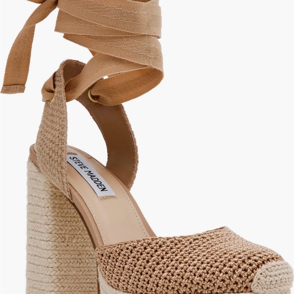 Steve Madden
Luvely Ankle Wrap
Espadrille Sandal